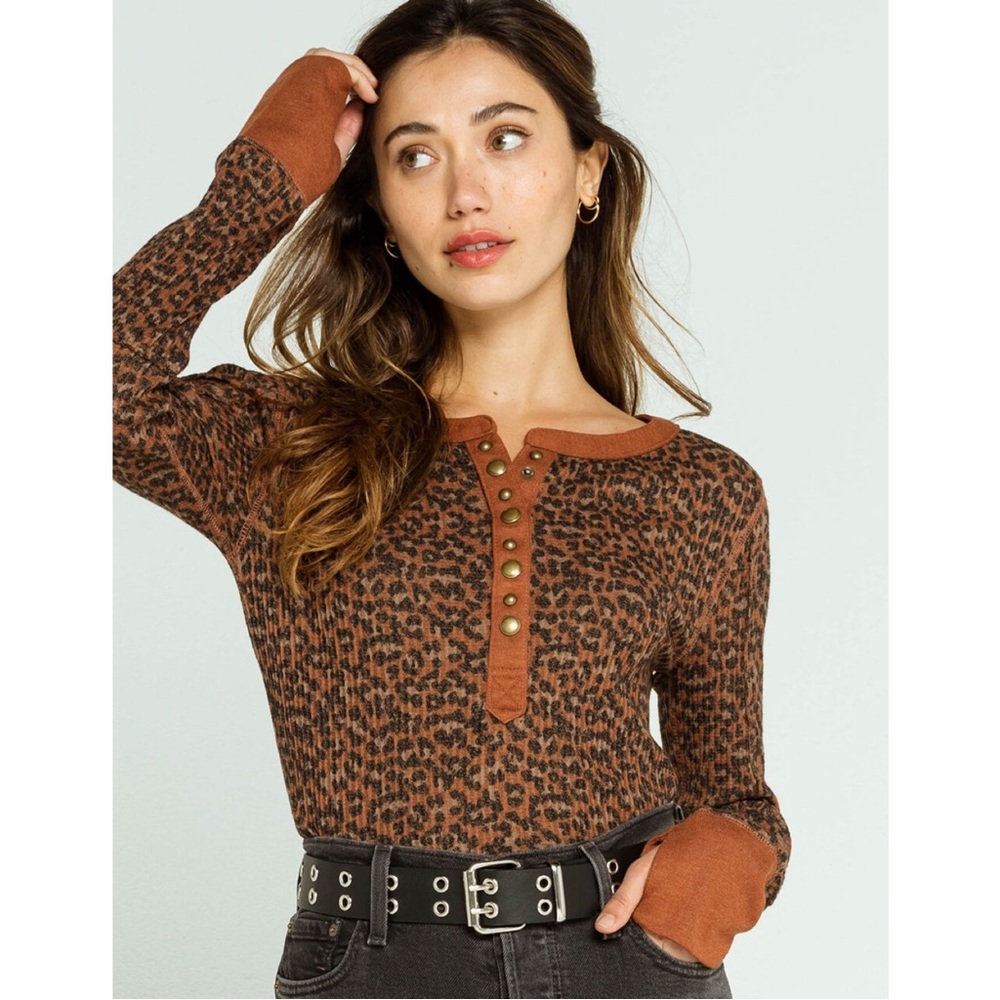 ✨7x HP!✨ ⏰ Free People Everest Henley Leopard Print NWOT